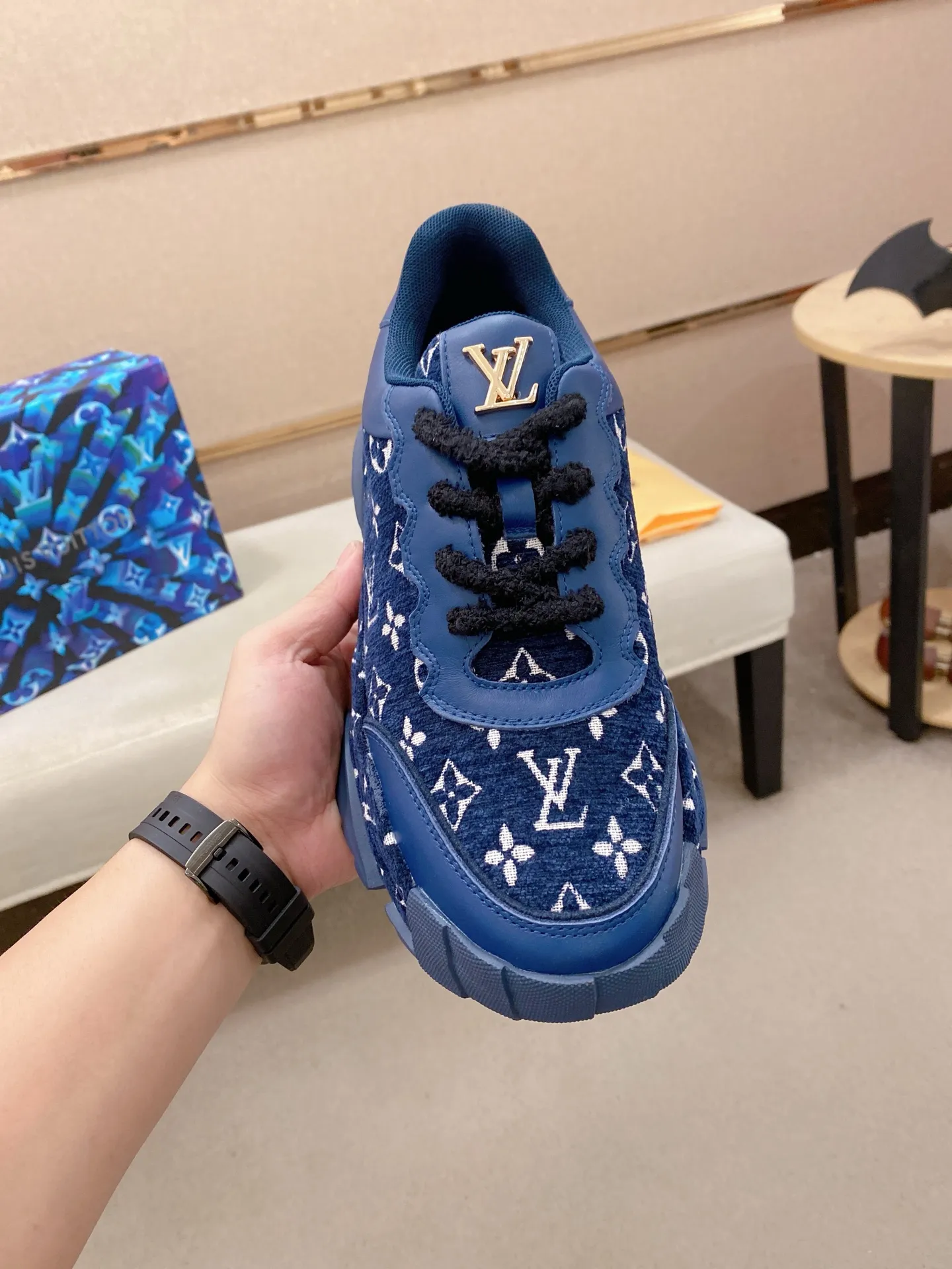 Factory price 600💰 Louis Vuitton (Louis Vuitton/lv) official website 1:1 copy 👊🏻Upper 🇮🇹Imported cowhide🇩🇪Lining imported breathable mesh lining. The original outsole is molded to reflect the identity of every man, and the upper foot is elegant and stable🚶🏻🚶🏻The high-end custom counter original replica📯The shoe last remains unchanged regardless of wind and rain, and can withstand the verification of time🔍️,🔵 Size: 39-45. Can be customized 38-46 non-refundable and non-exchangeable!